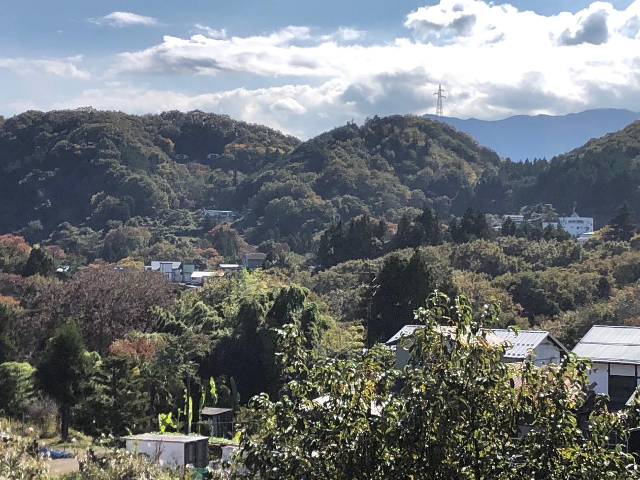 「山の目」