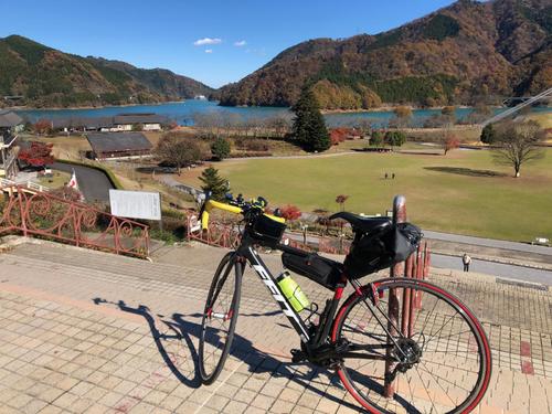 宮ケ瀬湖の湖畔の広場
