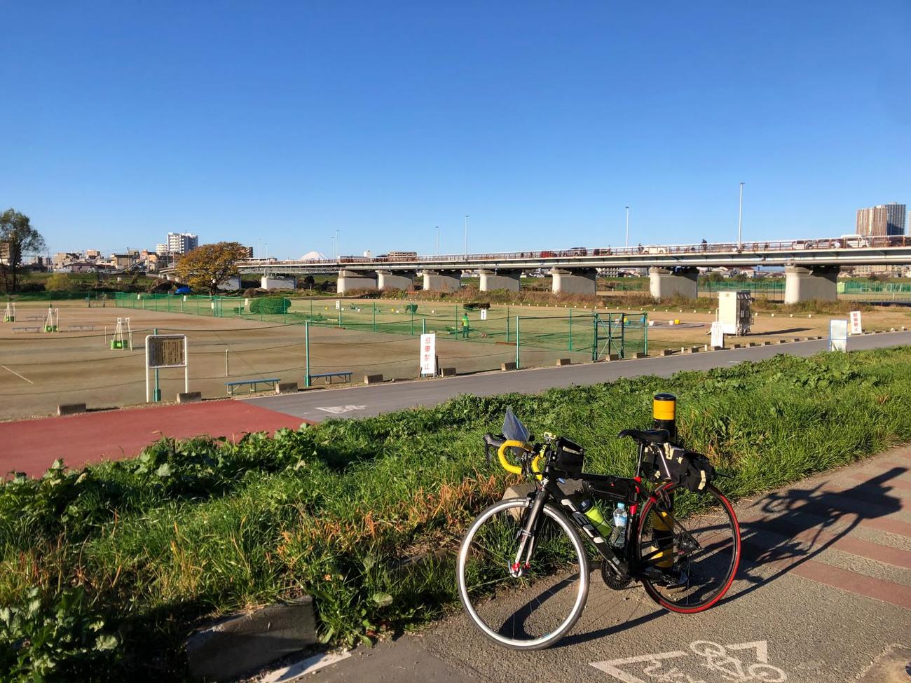 午前8時18分　多摩川サイクリングロード左岸のガス橋