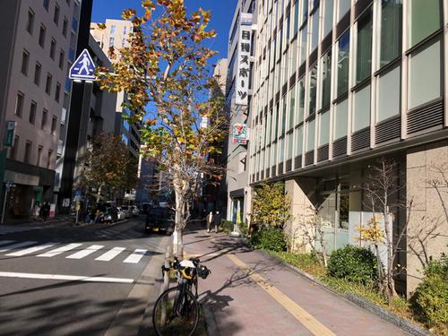 午前9時57分　日刊スポーツ東京本社前