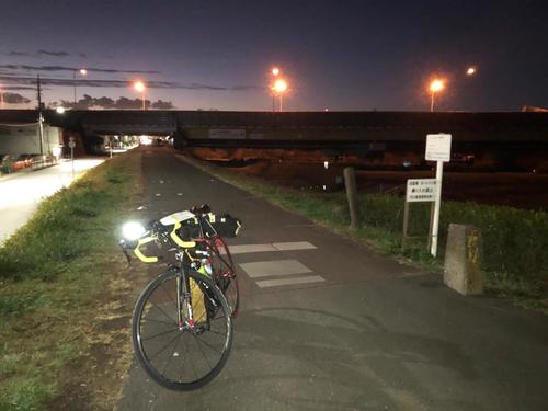 午前5時52分　多摩川サイクリングロード左岸の国立付近