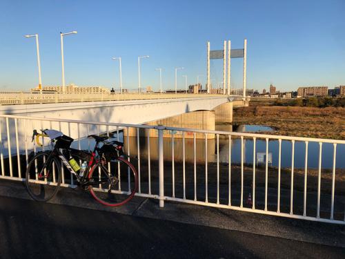 午前7時22分　多摩川サイクリングロード右岸の是政橋