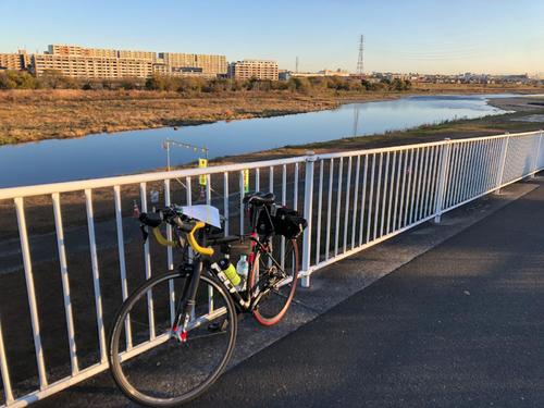 午前7時23分　多摩川サイクリングロード右岸の是政橋付近から下流を臨む
