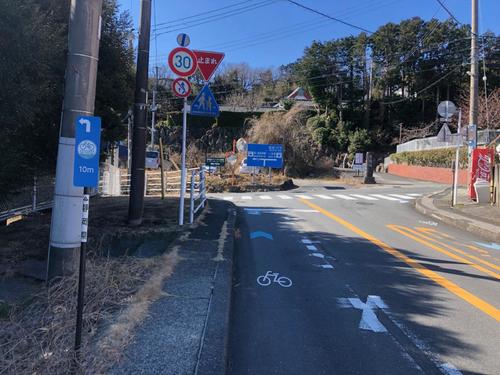 午前10時17分　太平洋岸自転車道の標識に従い左へ