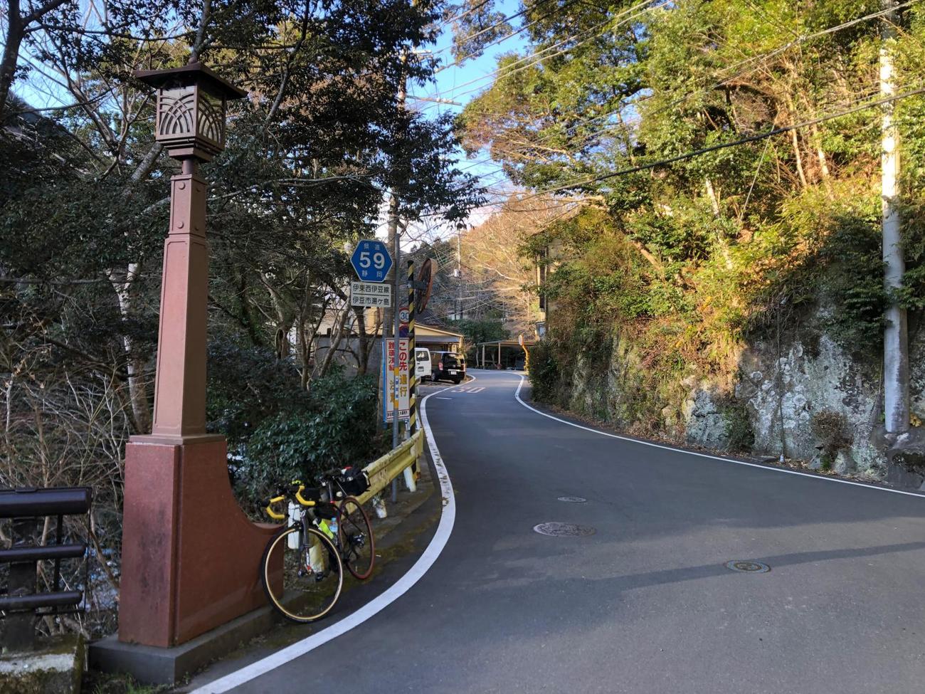 風早峠へ向けて県道59号を上り始める