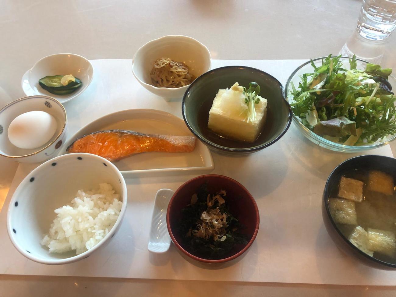 宿の朝食