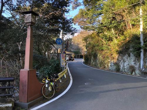風早峠へ向けて県道59号を上り始める