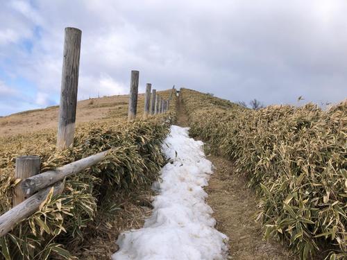 仁科峠展望台への道は雪に阻まれた