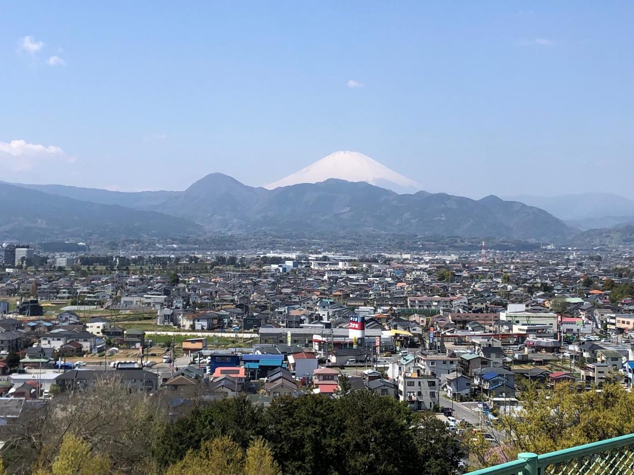 午前11時13分　トンネル抜けると富士山
