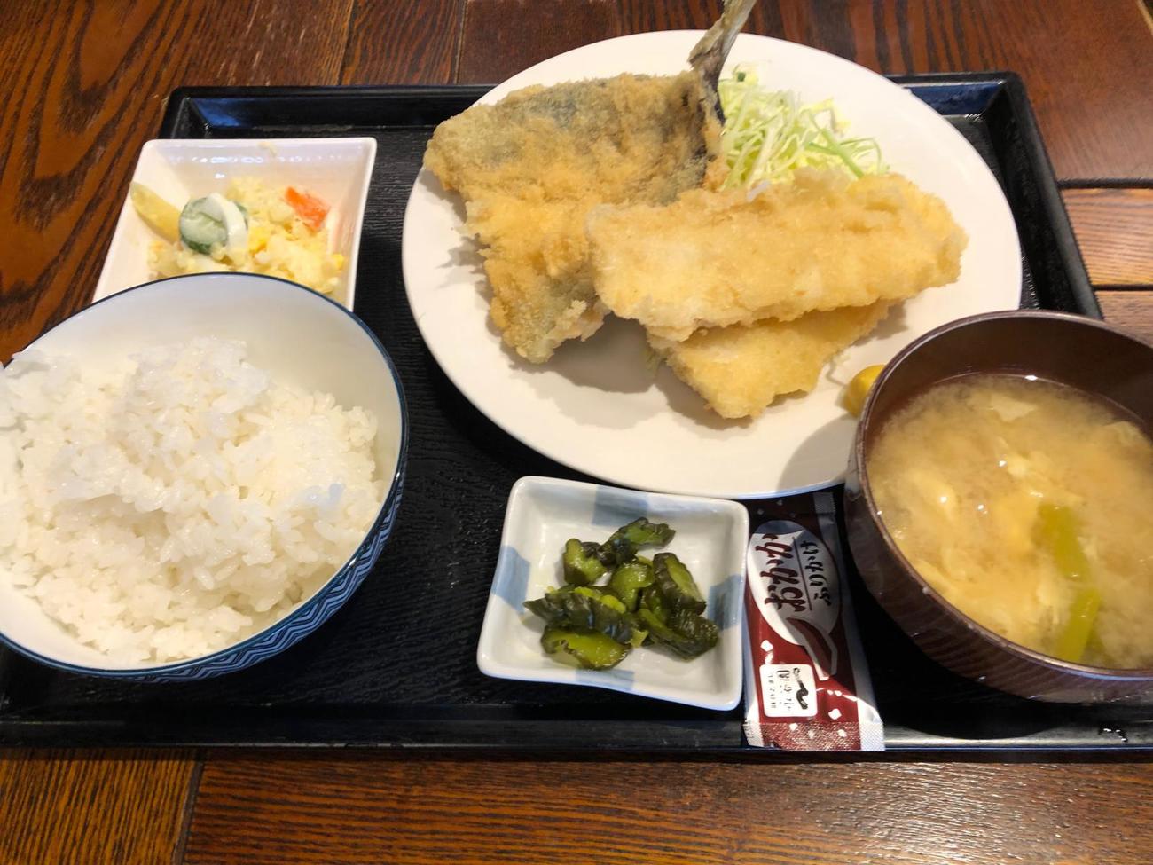 午前11時58分　山北駅前の食堂でランチ