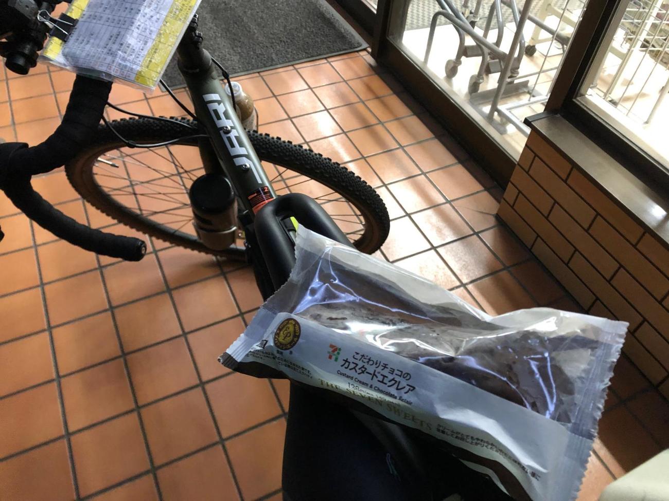 午後7時7分　ゴール後はお約束のエクレア