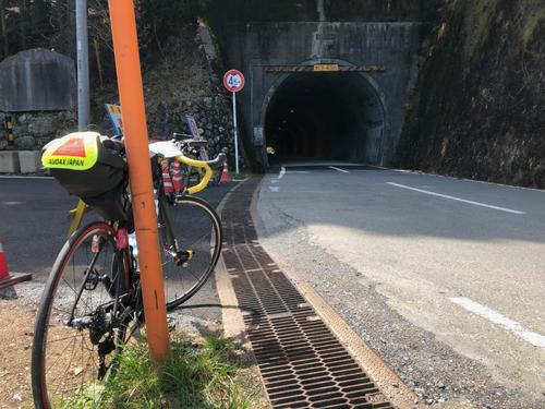 午後1時25分　116・6キロ地点の志賀坂トンネル