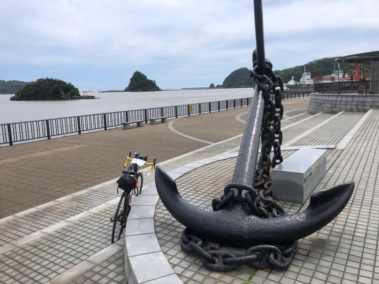 14日午後1時32分、下田港のまどが浜海遊公園