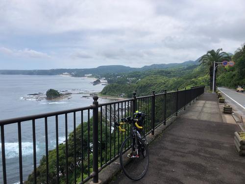 14日午後1時10分、下田・尾ケ崎ウイング先からの眺め。遙かに白浜海岸が臨める