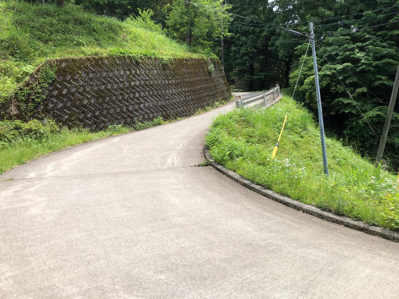 コンクリート舗装のきつい坂