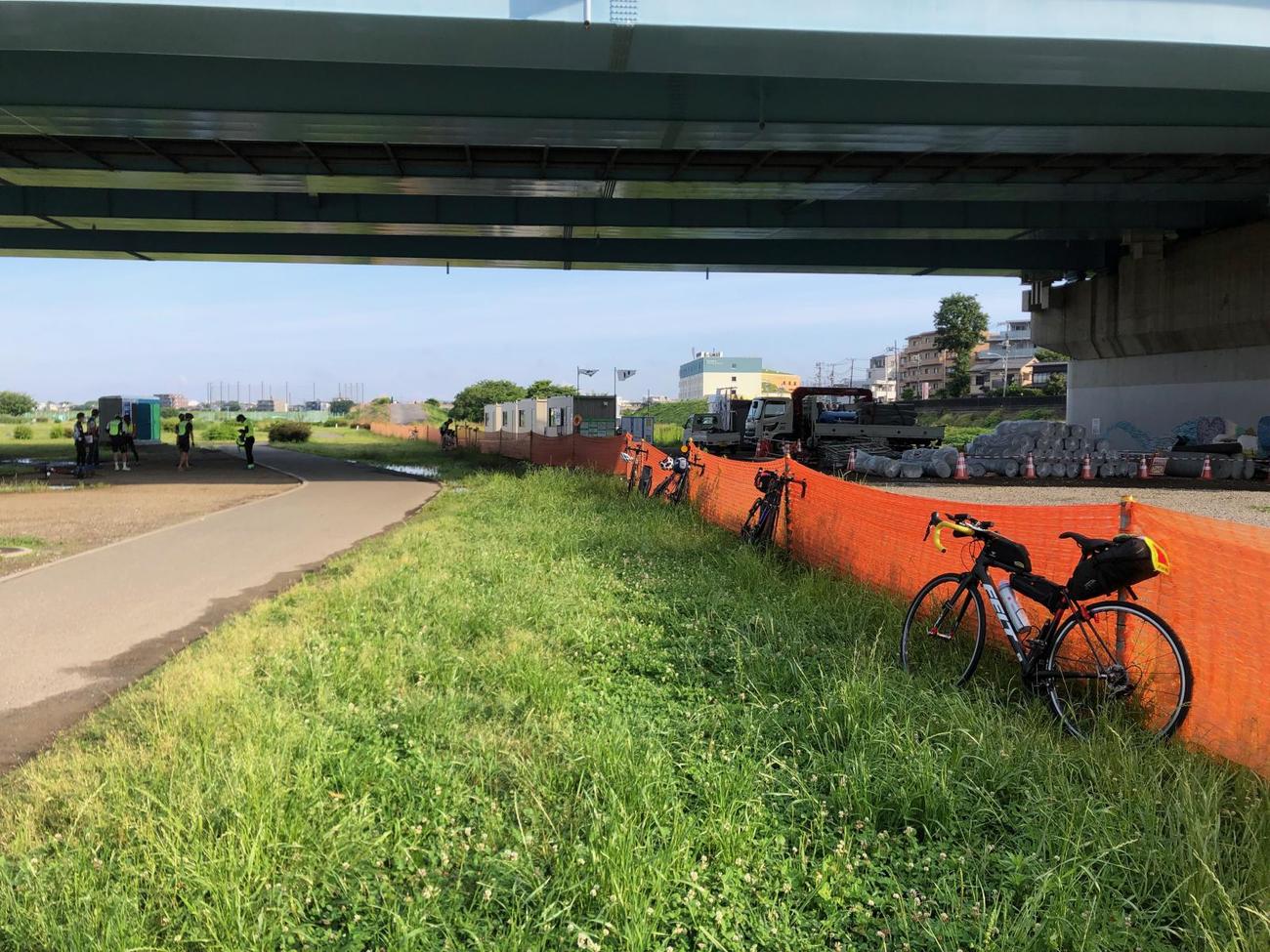 4日午前6時32分、多摩川・兵庫島公園のスタート地点（東京・世田谷区）