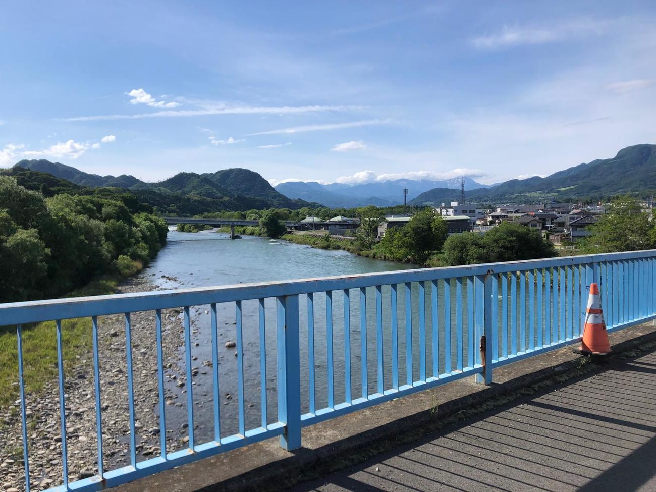 4日午後3時34分　163キロ地点、利根川を渡る（群馬・沼田市）