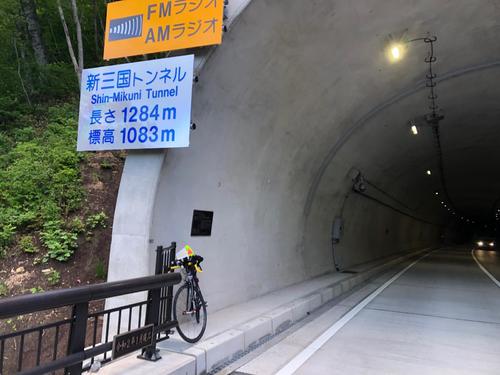 4日午後6時5分、新三国トンネル（群馬・みなかみ町）