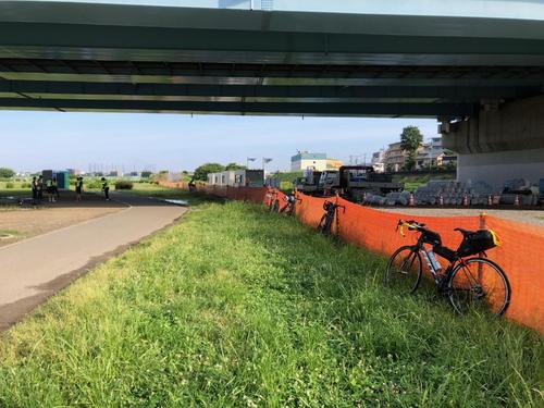 4日午前6時32分、多摩川・兵庫島公園のスタート地点（東京・世田谷区）