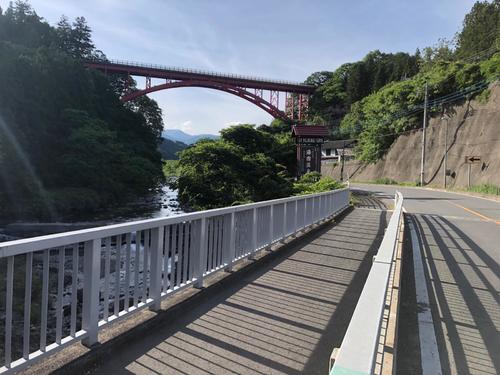 4日午後4時31分　176キロ地点、湯宿温泉（群馬・みなかみ町）