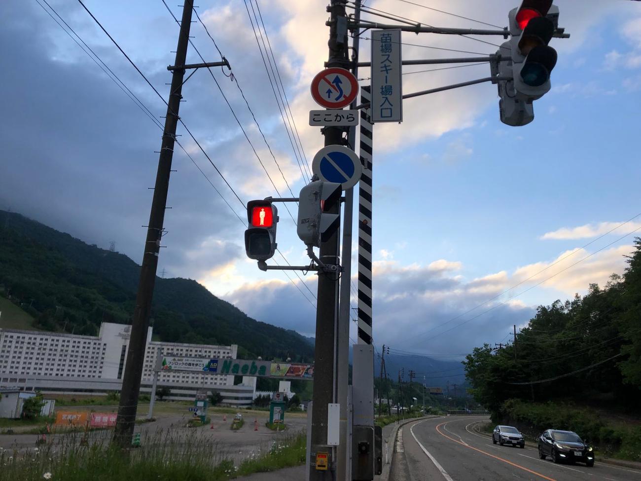 4日午後6時20分　199キロ地点、苗場スキー場入口交差点（新潟・湯沢町）