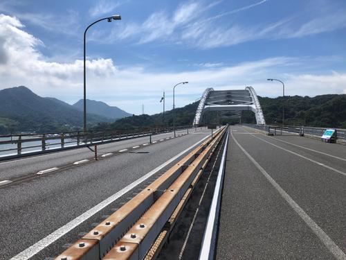 右手が自転車・原付道と歩行者道