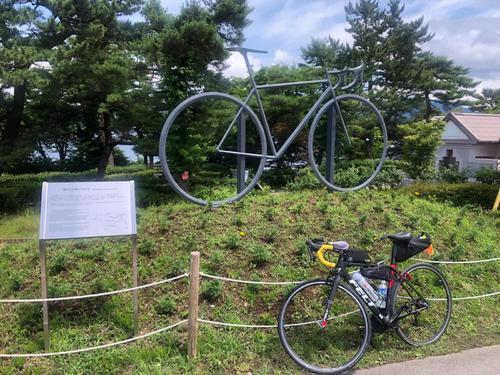 山中湖・旭日丘交差点にある五輪ロードレースモニュメント