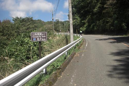 明神峠・三国峠の激坂の始まり(15年10月撮影)
