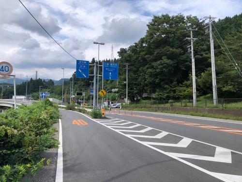 左の旧道で碓氷峠を目指す