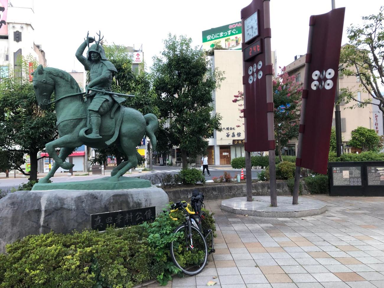上田駅前の真田幸村像