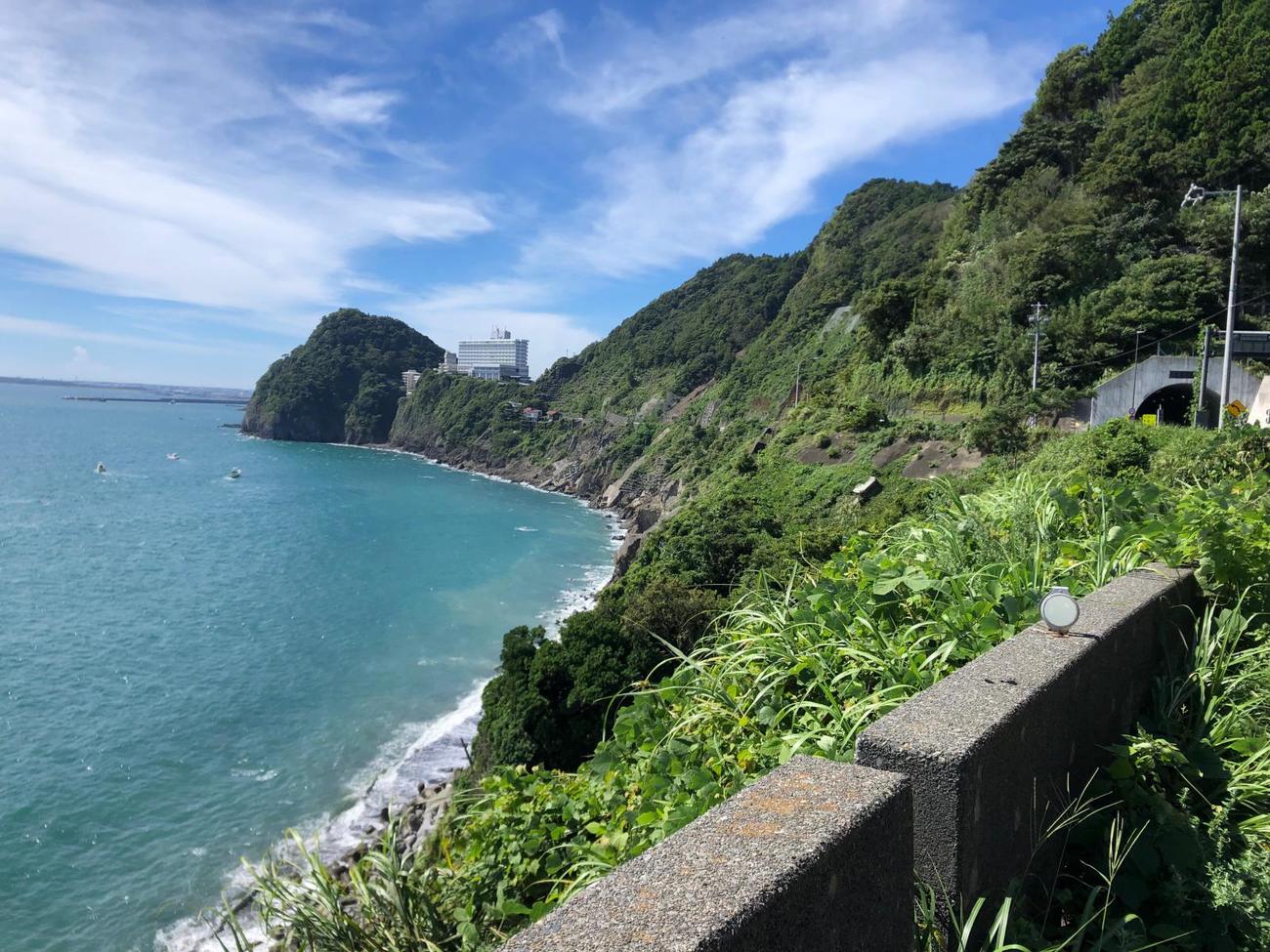 13日午前10時9分、静岡・大崩海岸