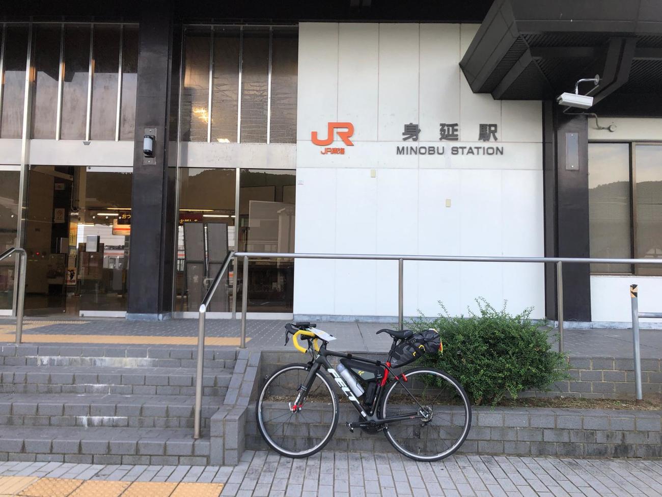 13日午前6時4分、山梨・身延町の身延駅