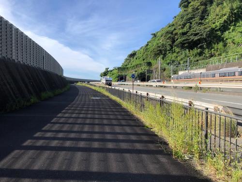 13日午前8時27分、国道1号沿いの太平洋岸自転車道
