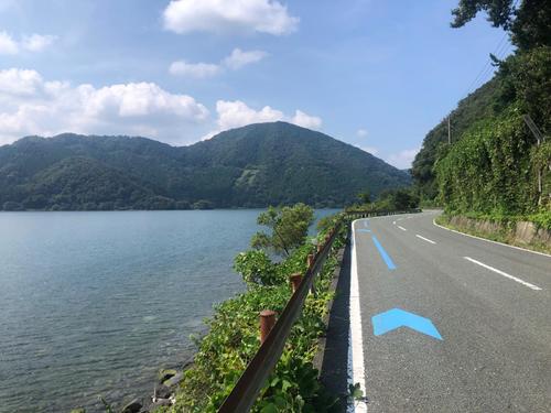 14日午後0時45分、滋賀・長浜付近。琵琶湖の北は交通量も減ってくる