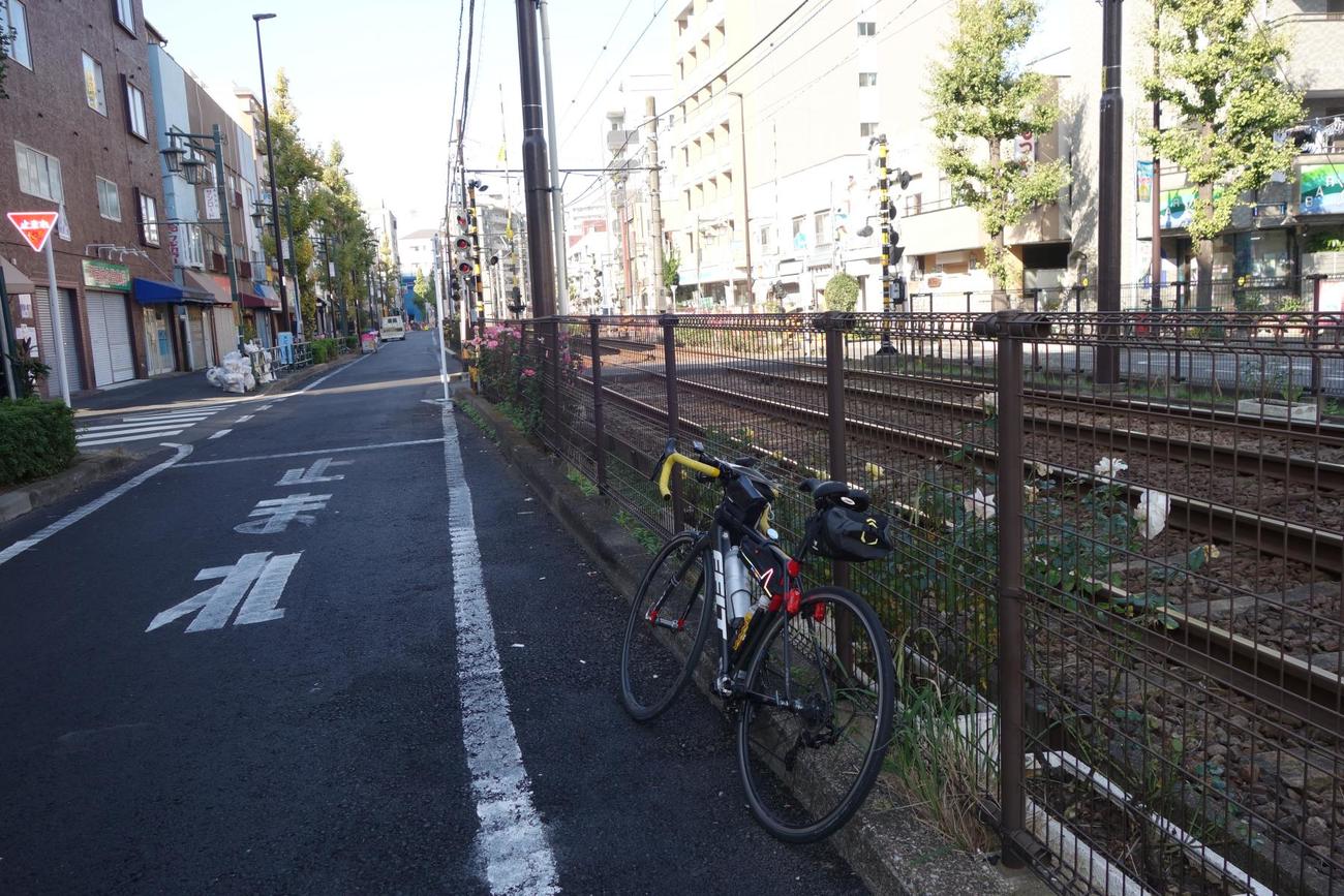 都電荒川線沿いを走る