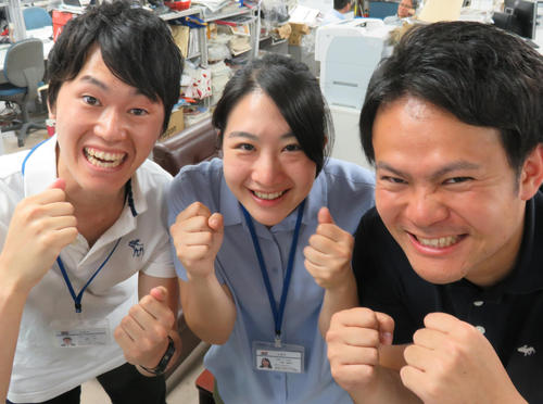 日刊スポーツの新入社員３人です