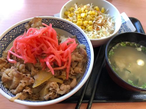 グルメよりもとにかく腹にたまるものを食べておく