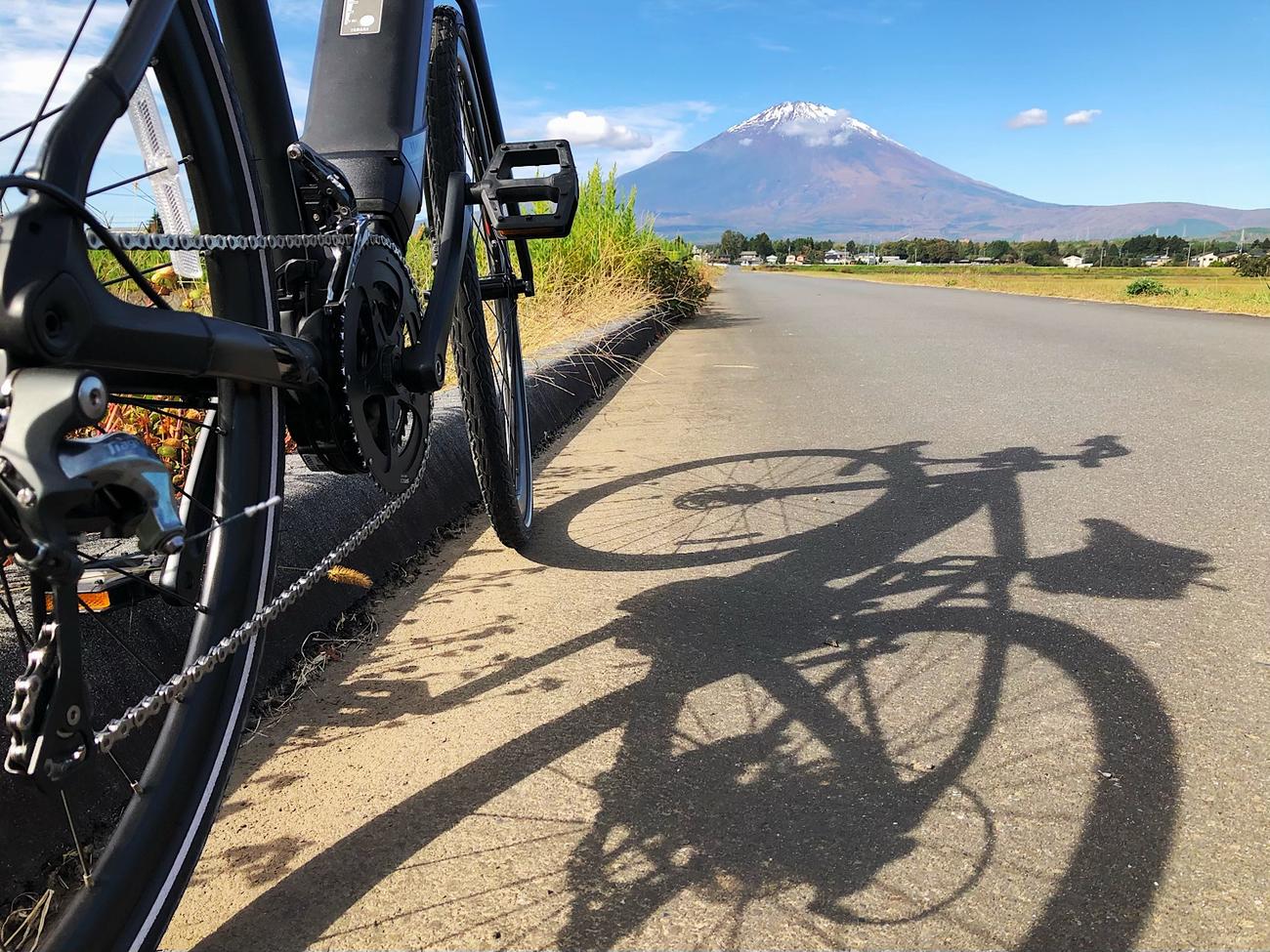 富士山に向かうように道が延びていた