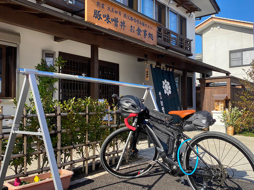 今年開店したばかりの豚味噌丼お食事処「秩父新世界」