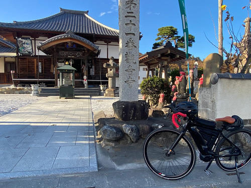 道路沿いにある第21番観音寺にも立ち寄った