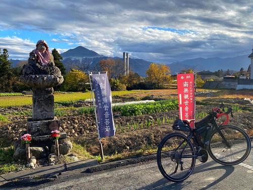 まるで秩父の景色を見守っているよう