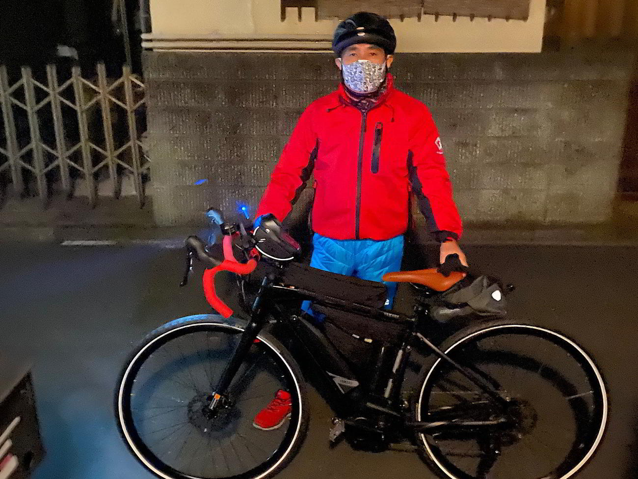 早起きをして夜が明ける前に家を出発する。空気は凍えるほど冷たい