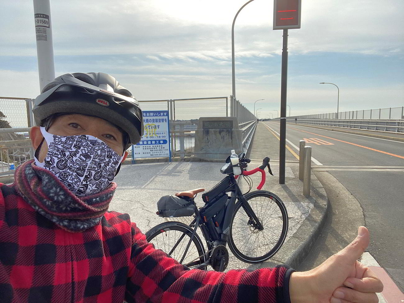 城ケ島大橋に到着。この橋を渡れば城ケ島、全行程半分クリアだ