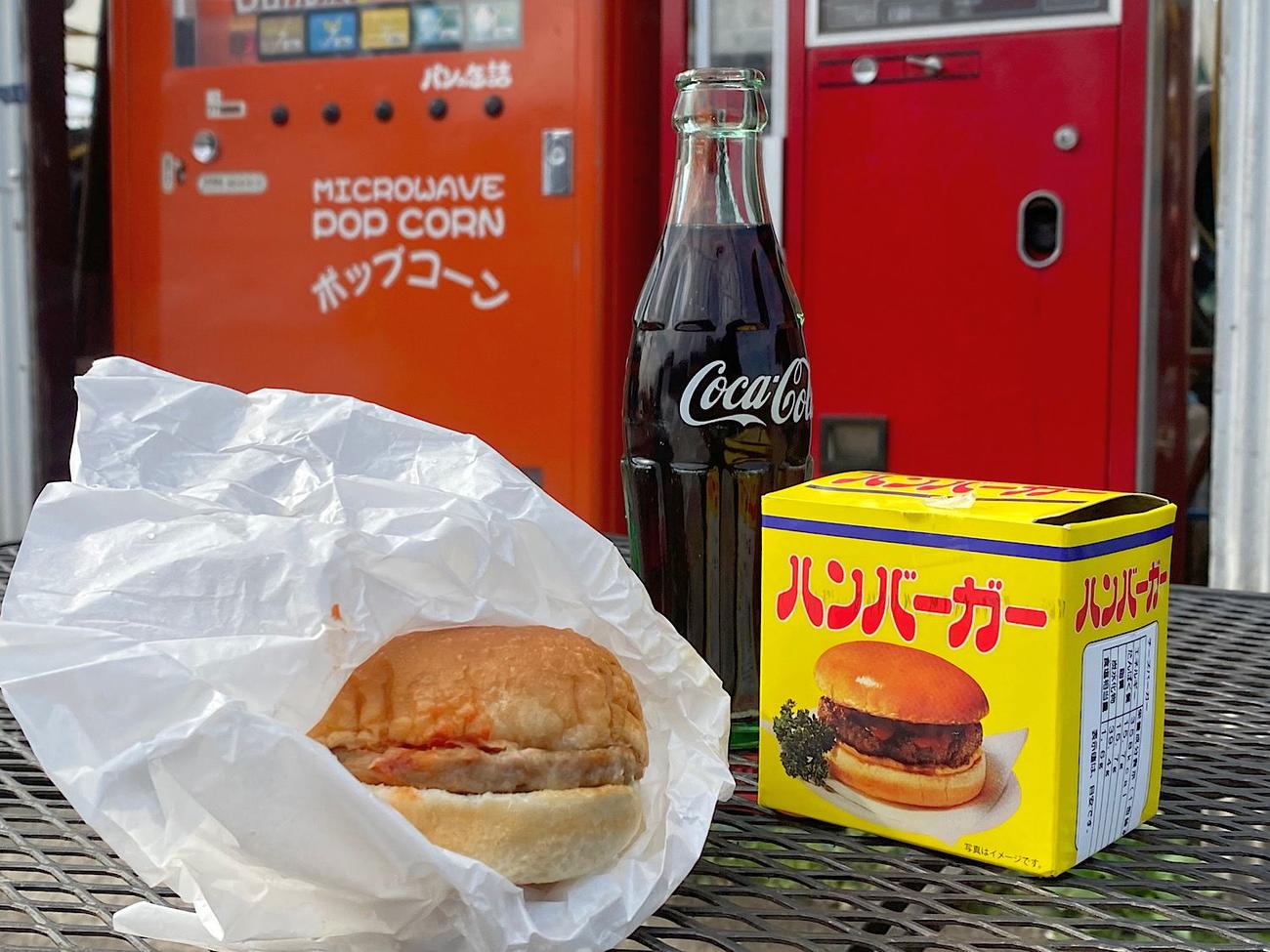 ハンバーガーとコカコーラは黄金の組み合わせ