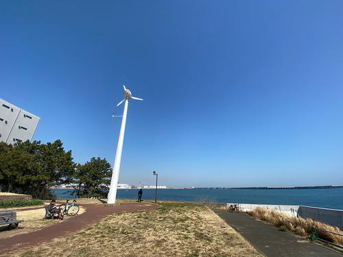 最東端の浮島公園から多摩川河口と羽田空港を望む