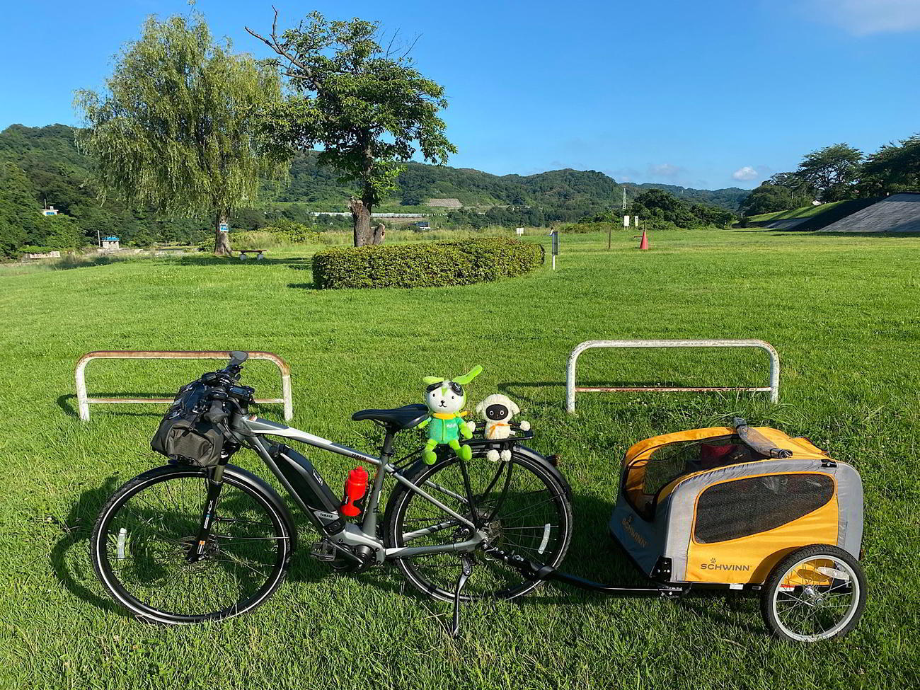 この装備でサイクルトレーラーを引くのでかなり重装備になる