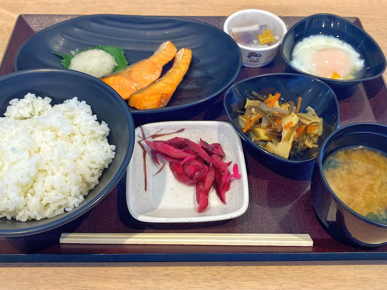 駒門PAでようやく朝ごはんを食べることができた！