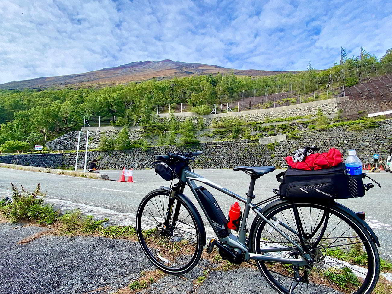 富士山の頂上が手を延ばせば届きそうな場所に見える