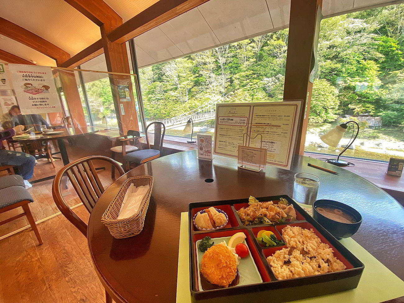 塩原温泉にあるカフェレストラン洋燈（ランプ）でランチタイム