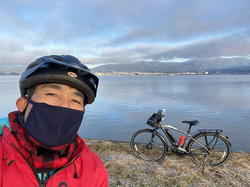 湖の南部から一周の旅が始まる。今回は走行距離が短いので軽装にした